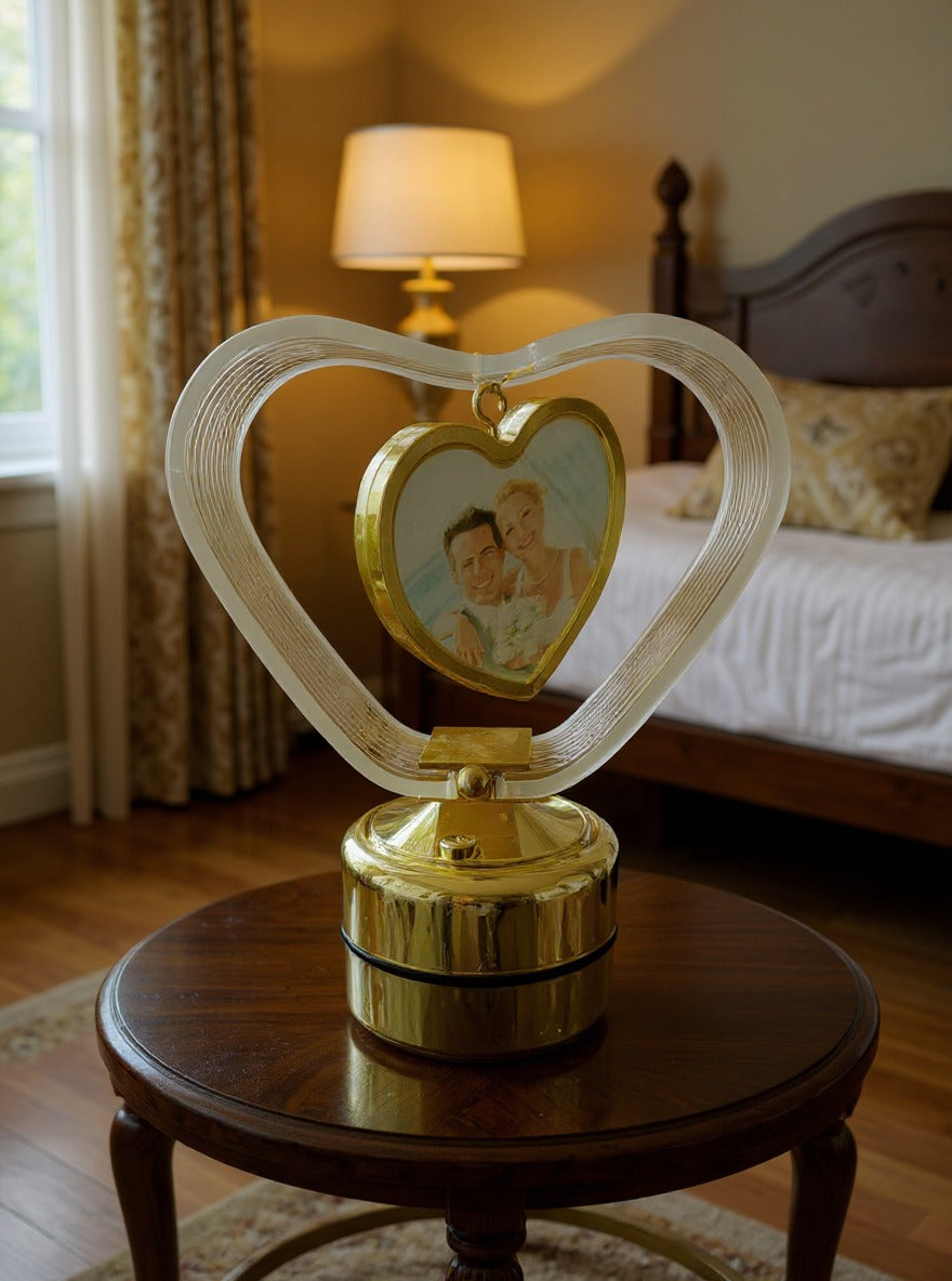 LED Photo Display Light – Round & Heart Hanging by Janorify
