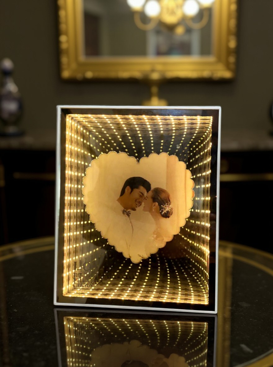 Shimmering LED Mirror Frame – Perfect for Home &amp; Wedding Décor!